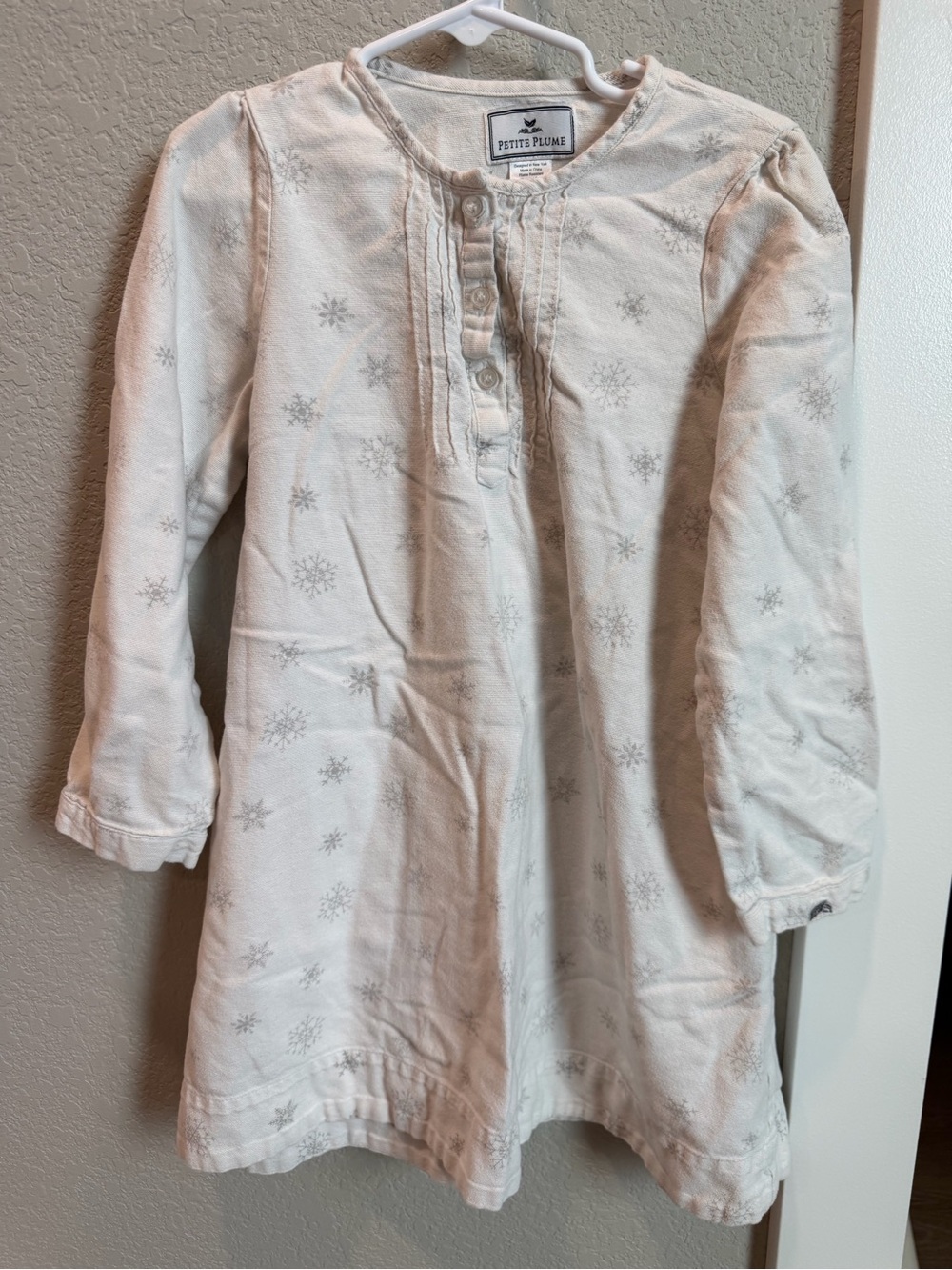 Petite Plume Cream Snowflake-Print Long Sleeve Nightgown for Kids